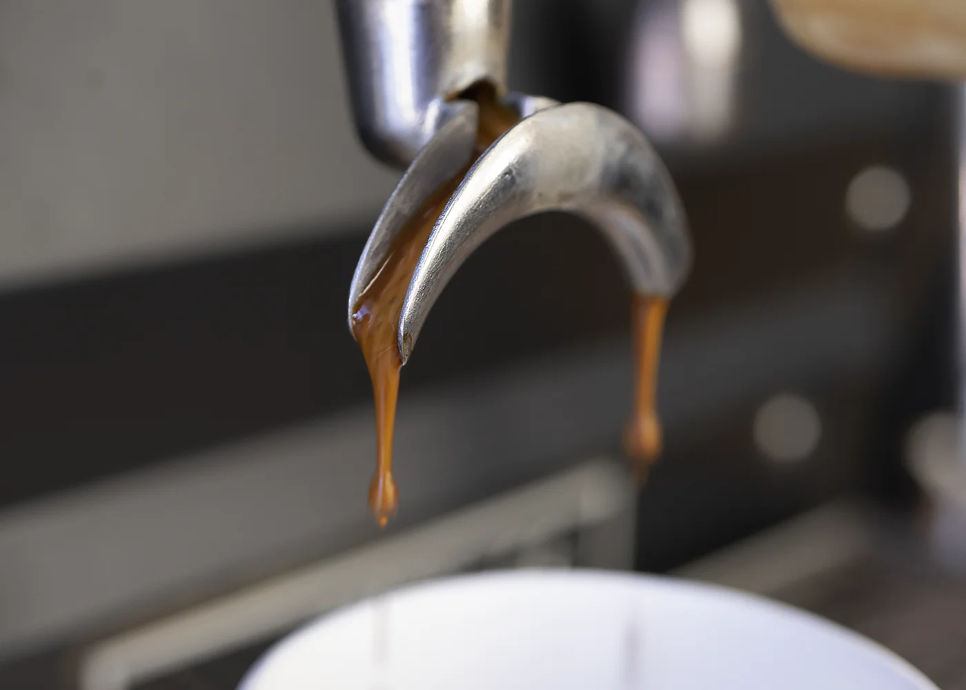 Extracting the perfect espresso on La Marzocco Espresso Machine